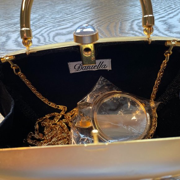 DANIELLA - Gold Tone Clutch Purse with Chain and Compact Mirror - 2005 - Picture 7 of 12
